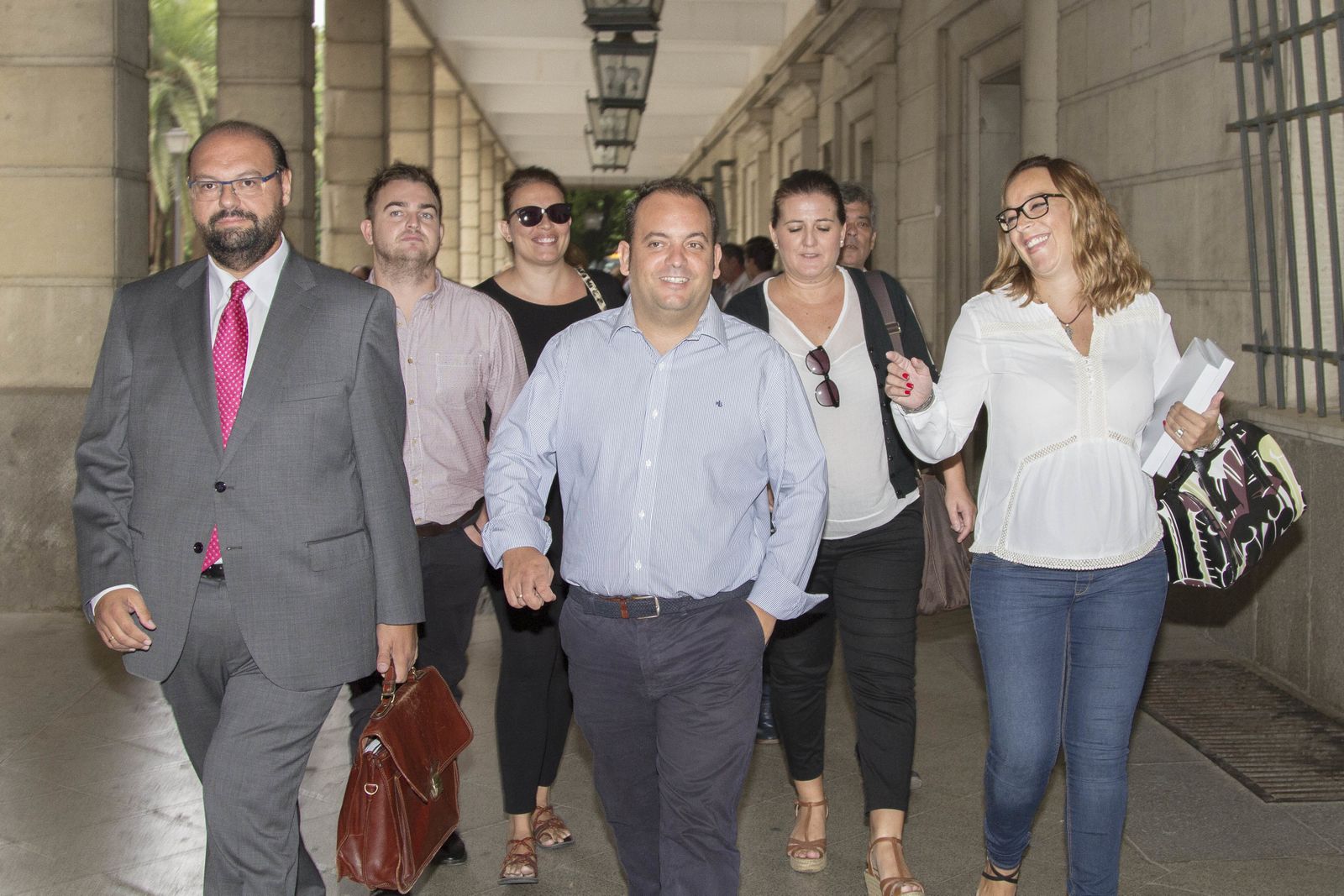 El alcalde de La Algaba, Diego  Manuel  Aguera, en los juzgados del Prado de San Sebastián.