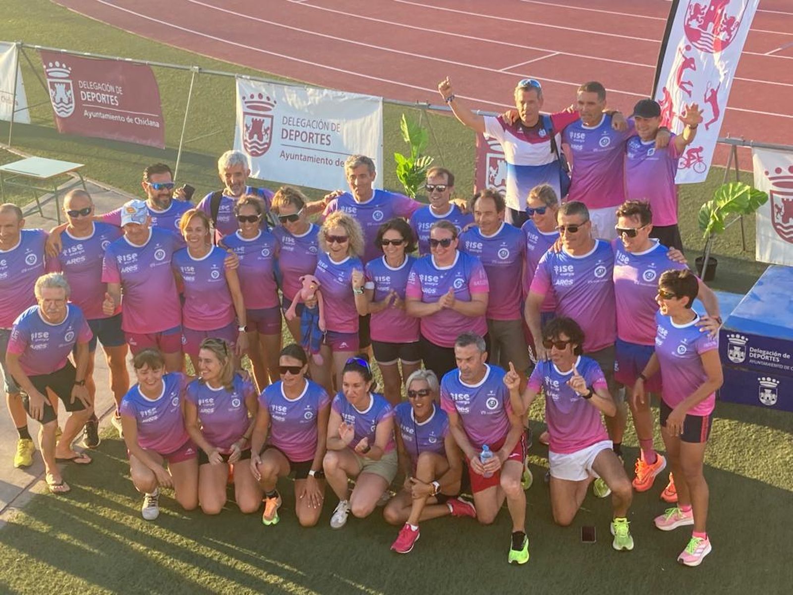 Foto de familia del Atletas de Almería en el Estadio Municipal Huerta Mata