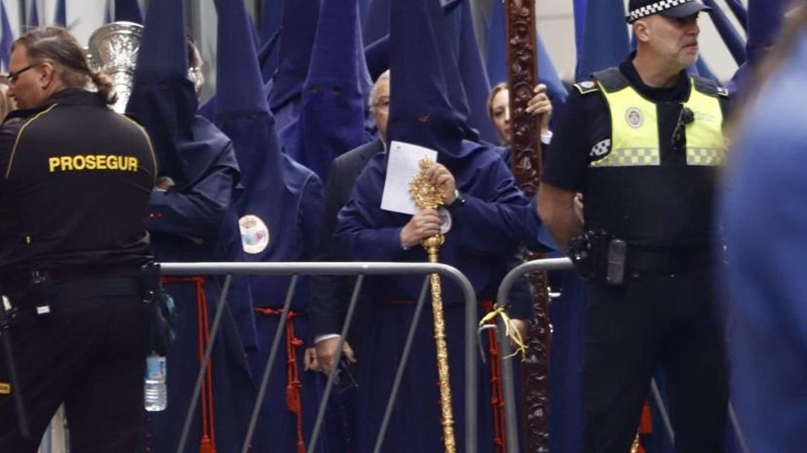 Las vallas que impedían el avance del Baratillo para entrar en la Campana.