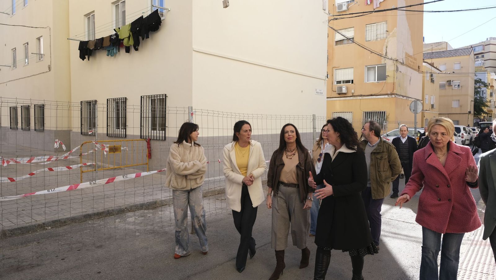 La rehabilitación de los edificios del barrio de los pintores en Almería avanza a buen ritmo, en imágenes