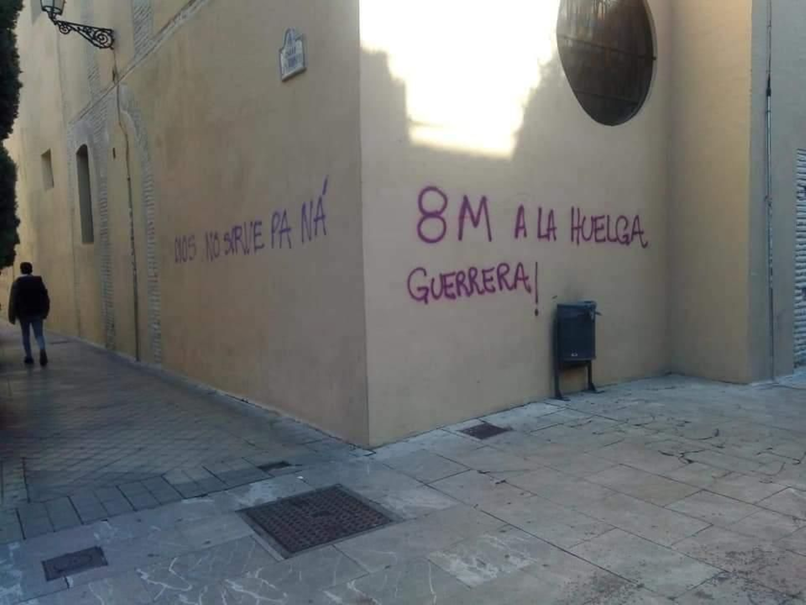 El Convento de la Encarnación amanece plagado de pintadas