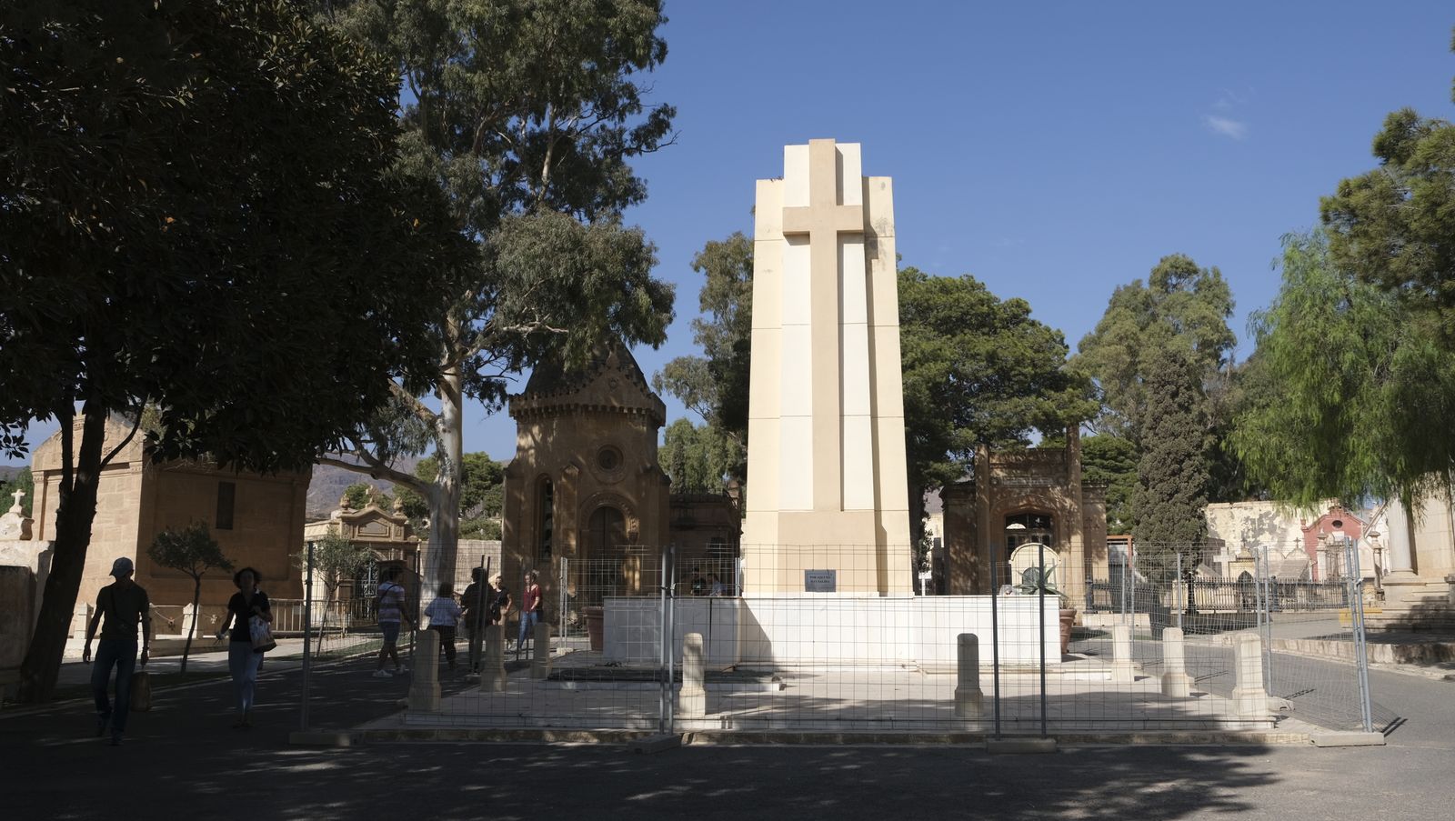 Imágenes del Día de Todos los Santos en el Cementerio de San José de Almería