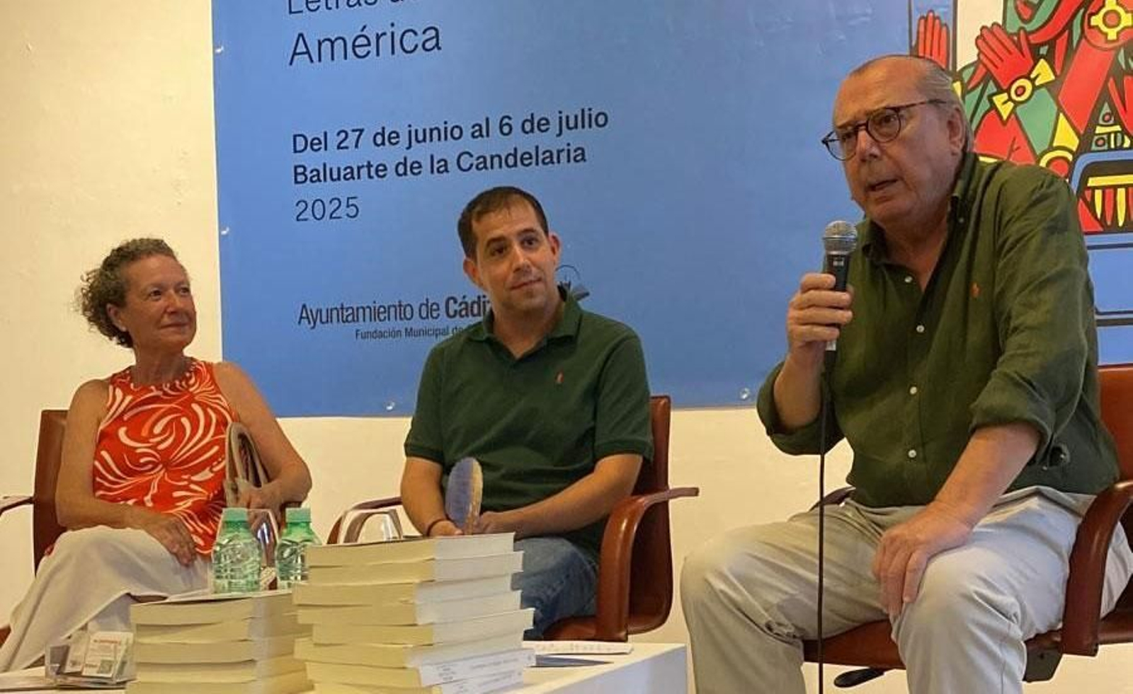 Eulalia Robles Rábago, Rafael Rodríguez de la Rubia Macpherson y José María Otero Lacave, en la Feria del Libro, durante la presentación de la obra ‘Recetas Vinos de Jerez (XIX-XX). El Jerez en la Modernidad’.