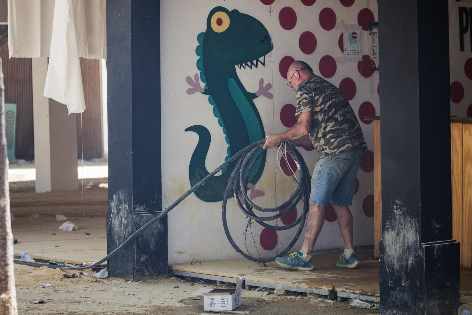 El inicio del desmontaje de la Feria de Jerez 2024, en imágenes