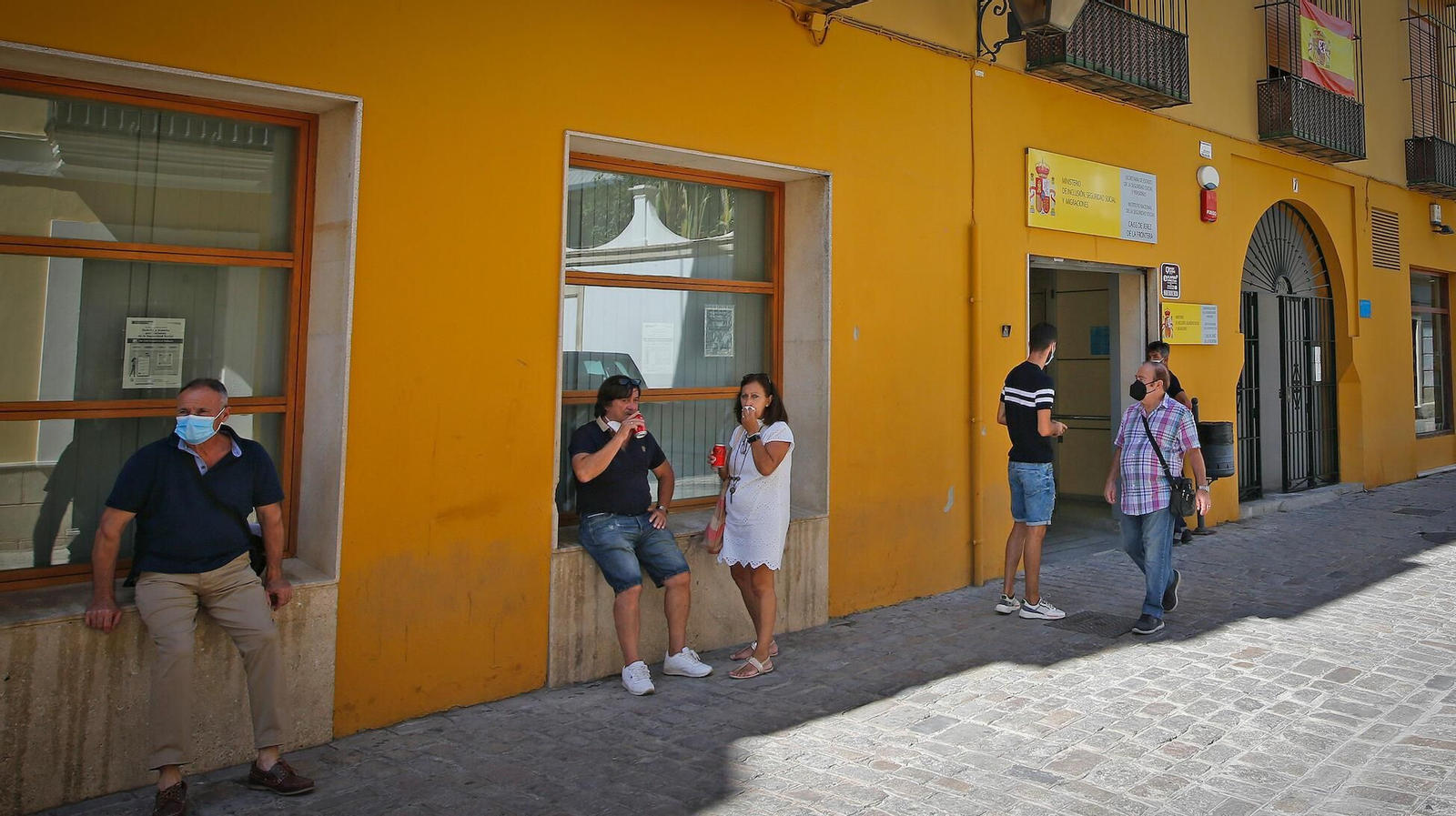 Colas en la Seguridad Social esta mañana.