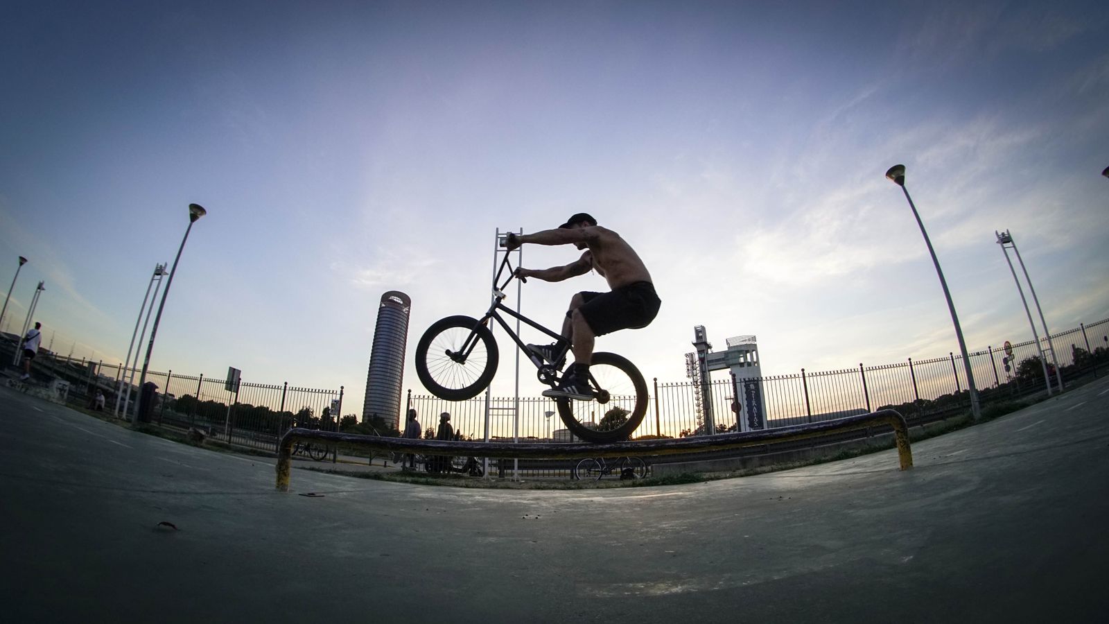 Agosto en Sevilla: el skatepark de Plaza de Armas