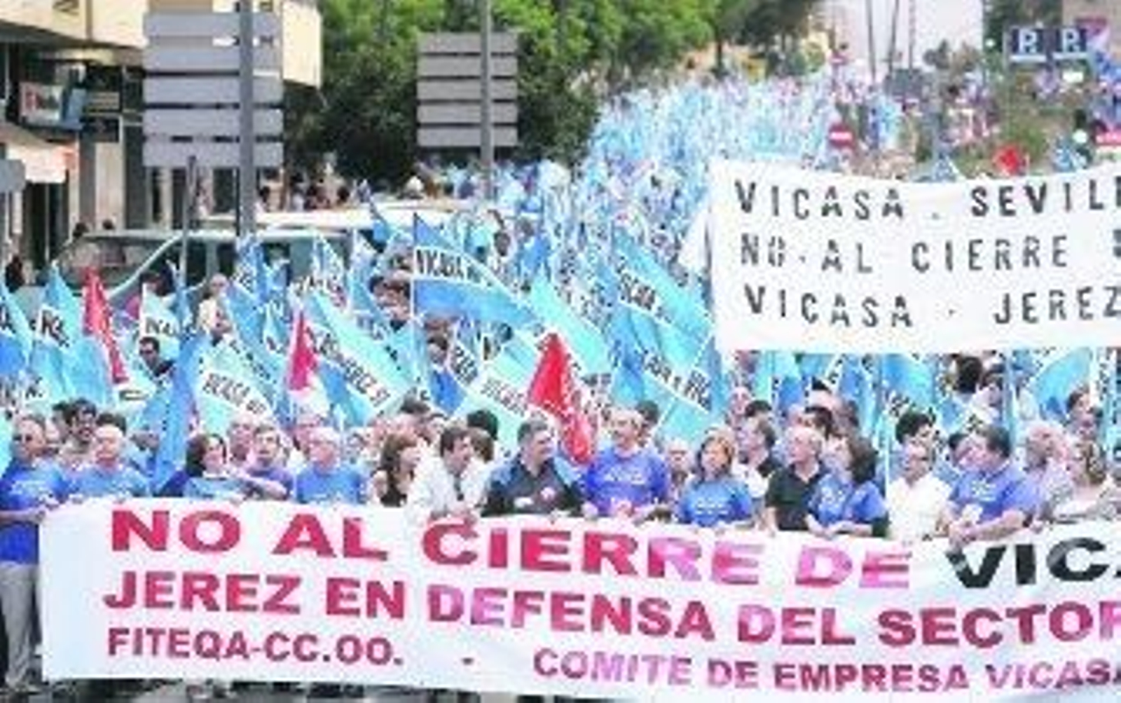 La plantilla de la antigua fábrica de botellas alerta de nuevos recortes en Jerez