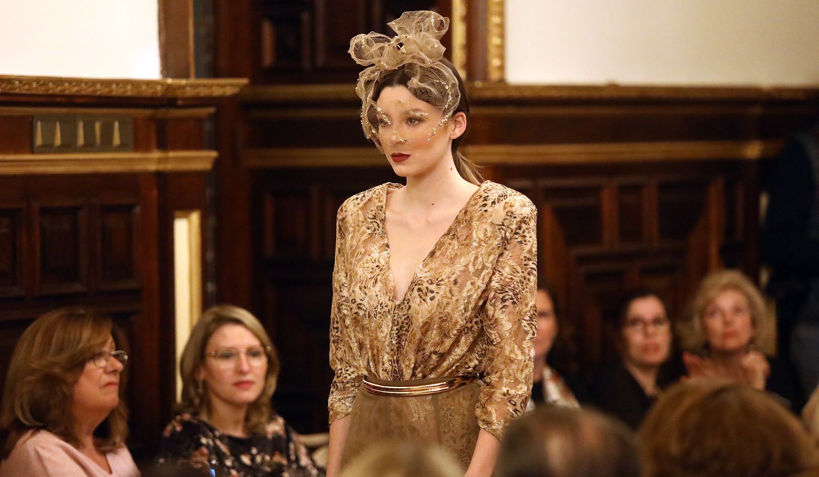 Ángeles Verano presenta su nueva colección en el 'Hotel Casa Palacio María Luisa'