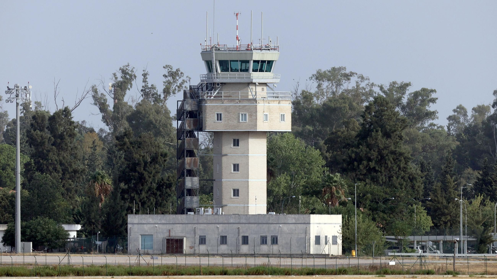 La torre de control del Aeropuerto de Jerez.