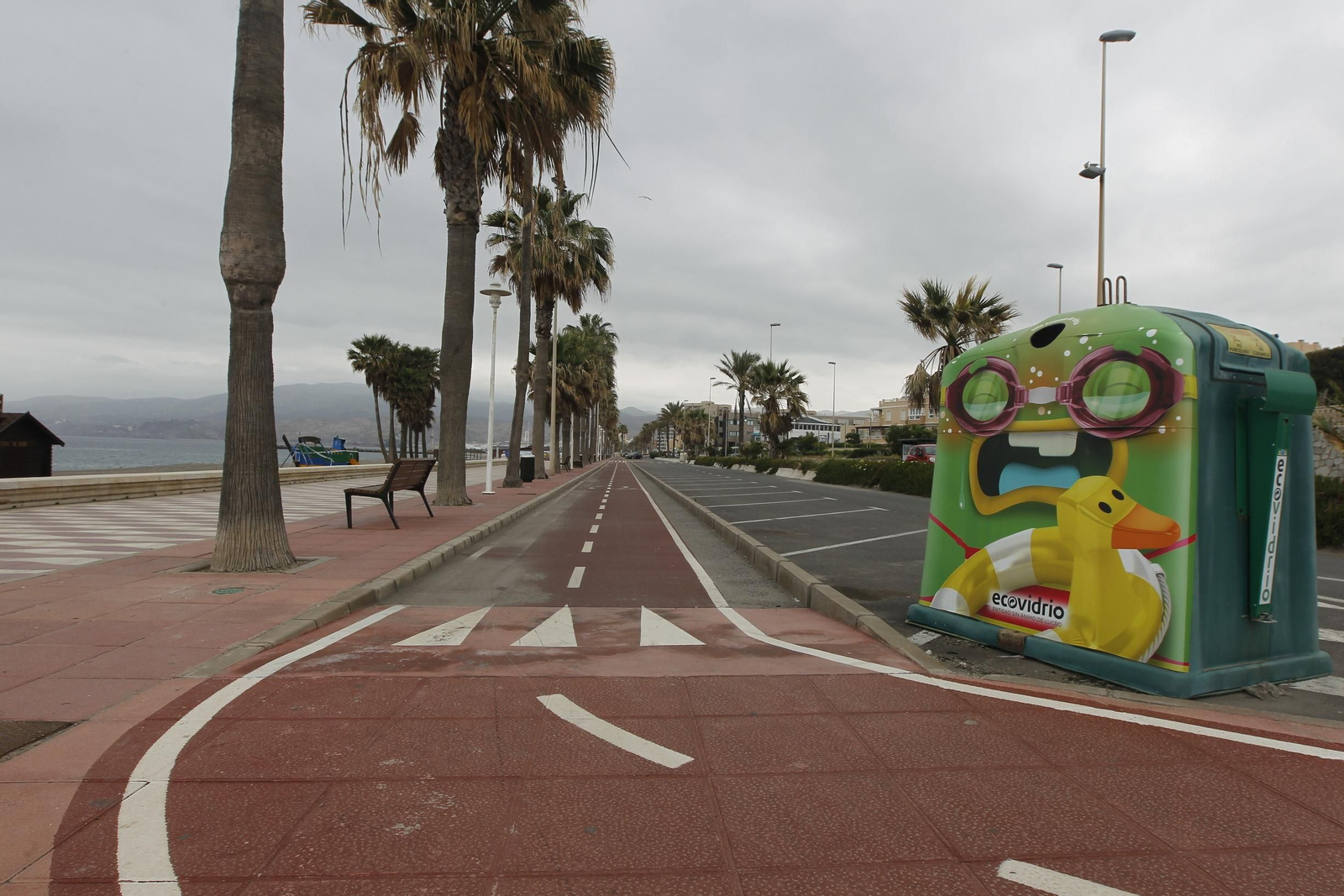 Fotogalería 'Almería, desierta en sábado'. Coronavirus-COVID-19