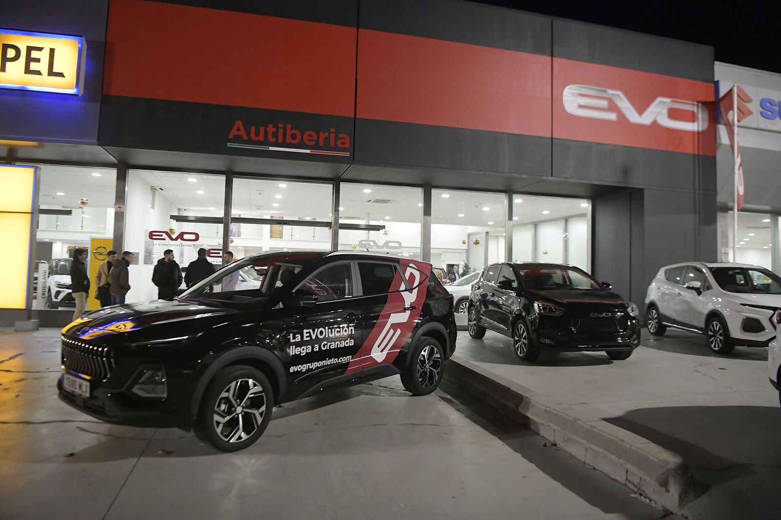 El concesionario granadino presentó su nueva gama de vehículos EVO, una opción ecológica y asequible.