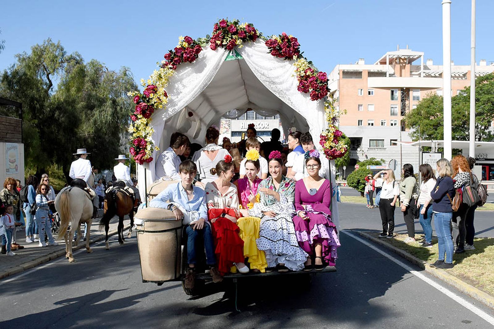 Imágenes de los carros de la Hermandad del Rocío de Huelva