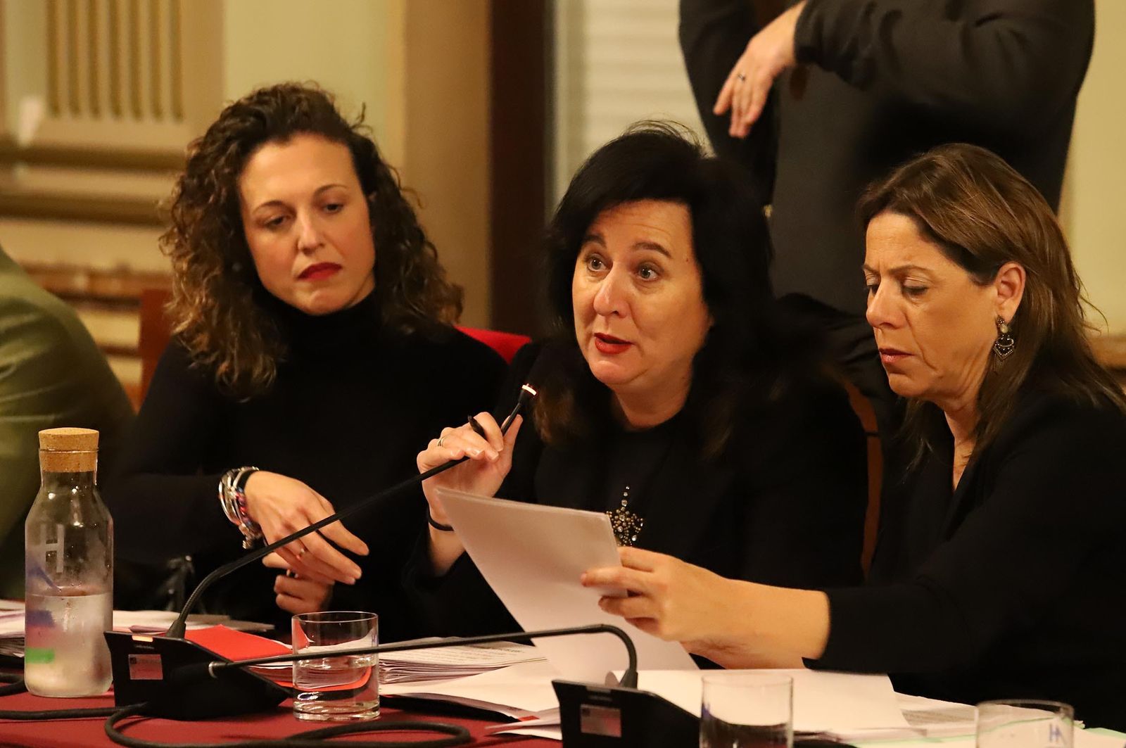 Imágenes del pleno del Ayuntamiento de Huelva