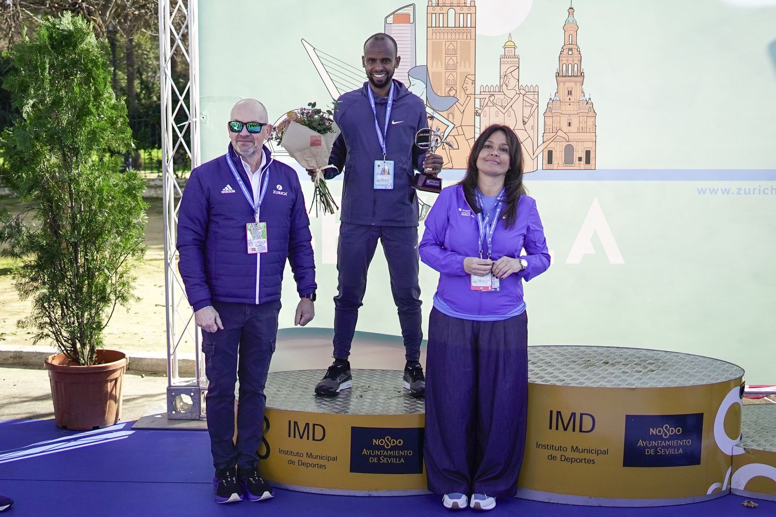 Así ha sido la entrega de premios del Zúrich Maraton de Sevilla 2026