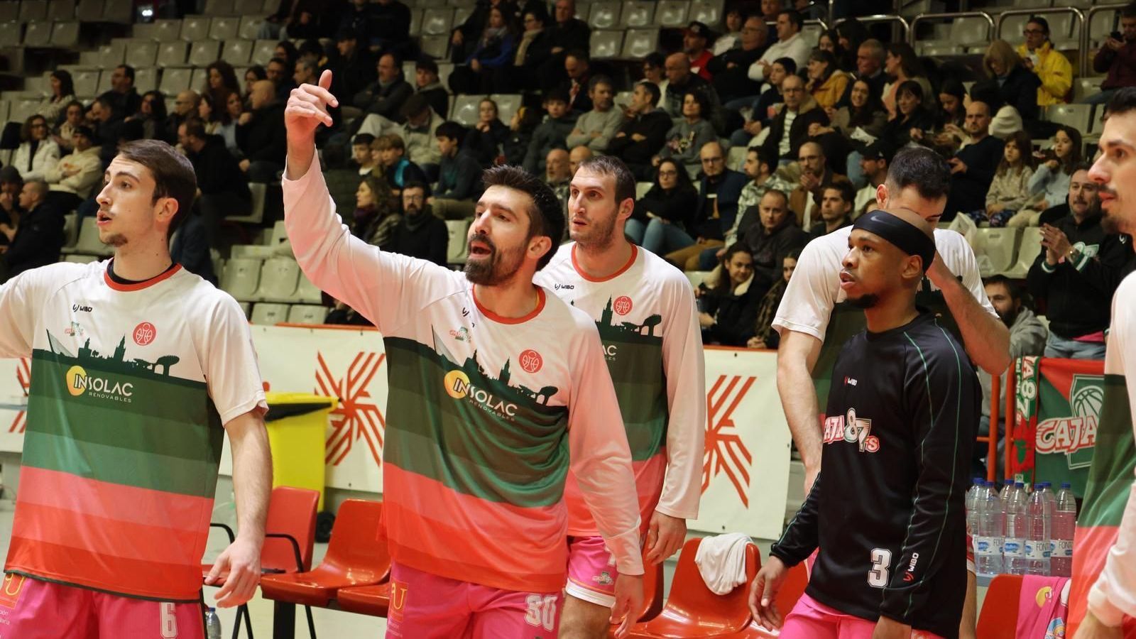 Franch llama desde el banquillo a sus compañeros.