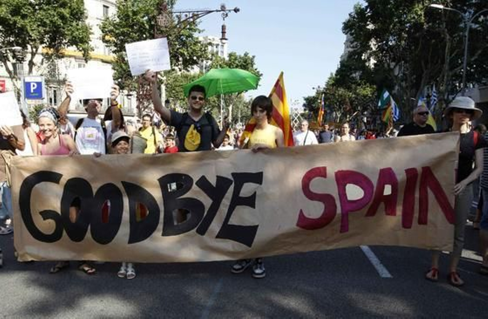 Más de un millón de personas marchan por las calles de Barcelona para protestar contra la sentencia del 'Estatut'. / Reuters