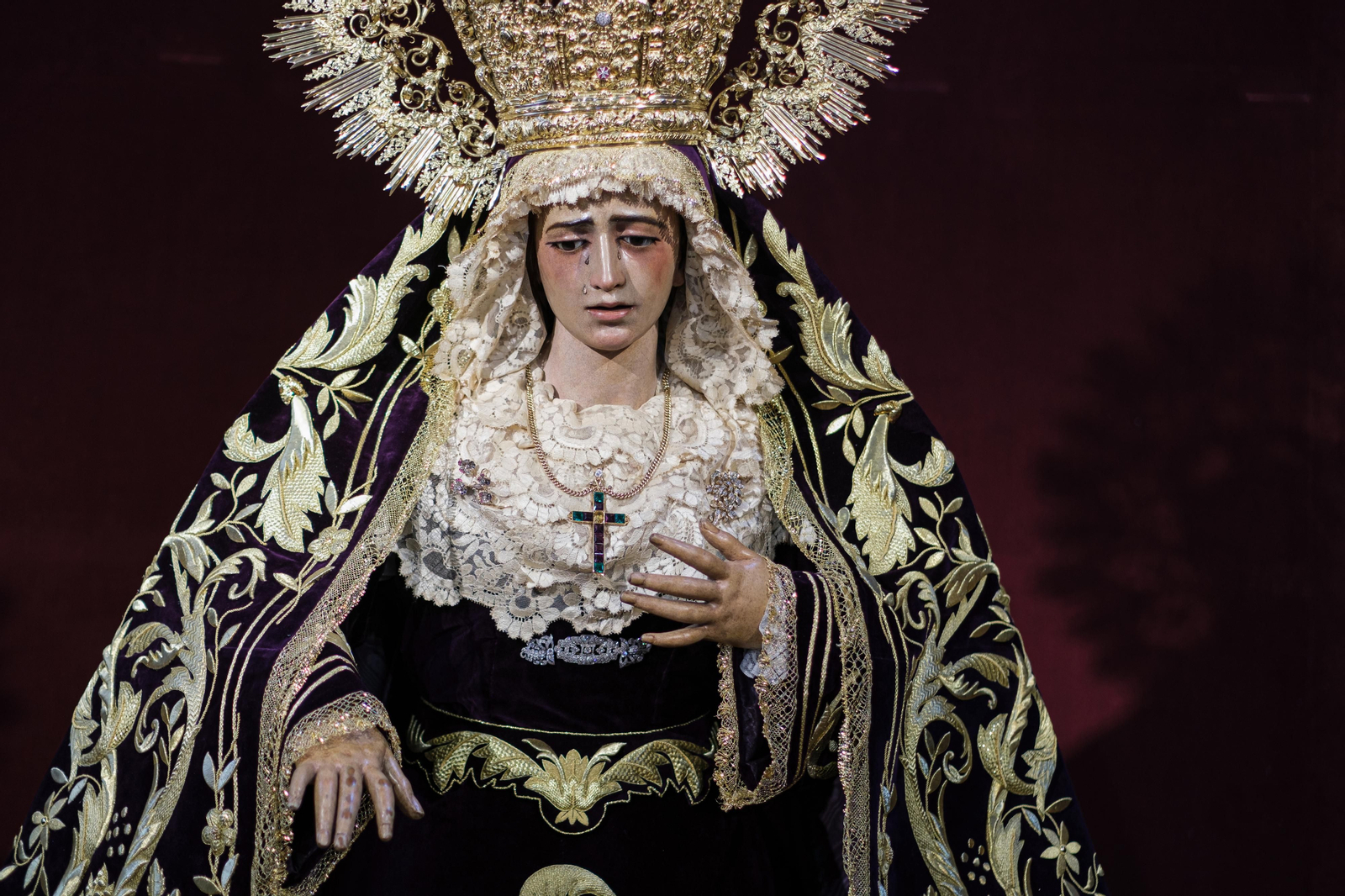 Las imágenes del besamanos a la Virgen de la Amargura