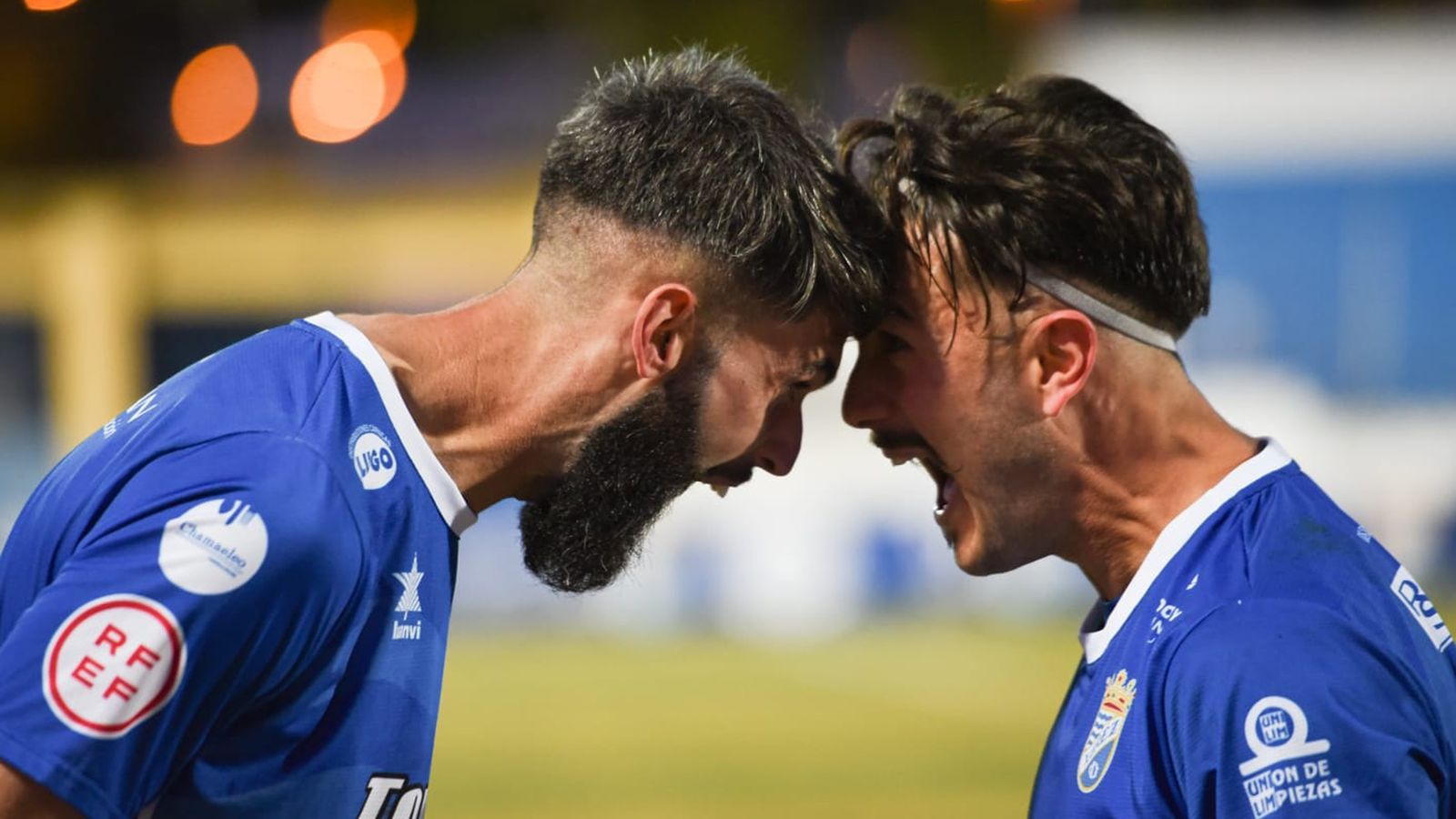 Borja y Joselillo muestran su alegría en el Pedro Garrido tras el 1-0 al Ciudad de Lucena.