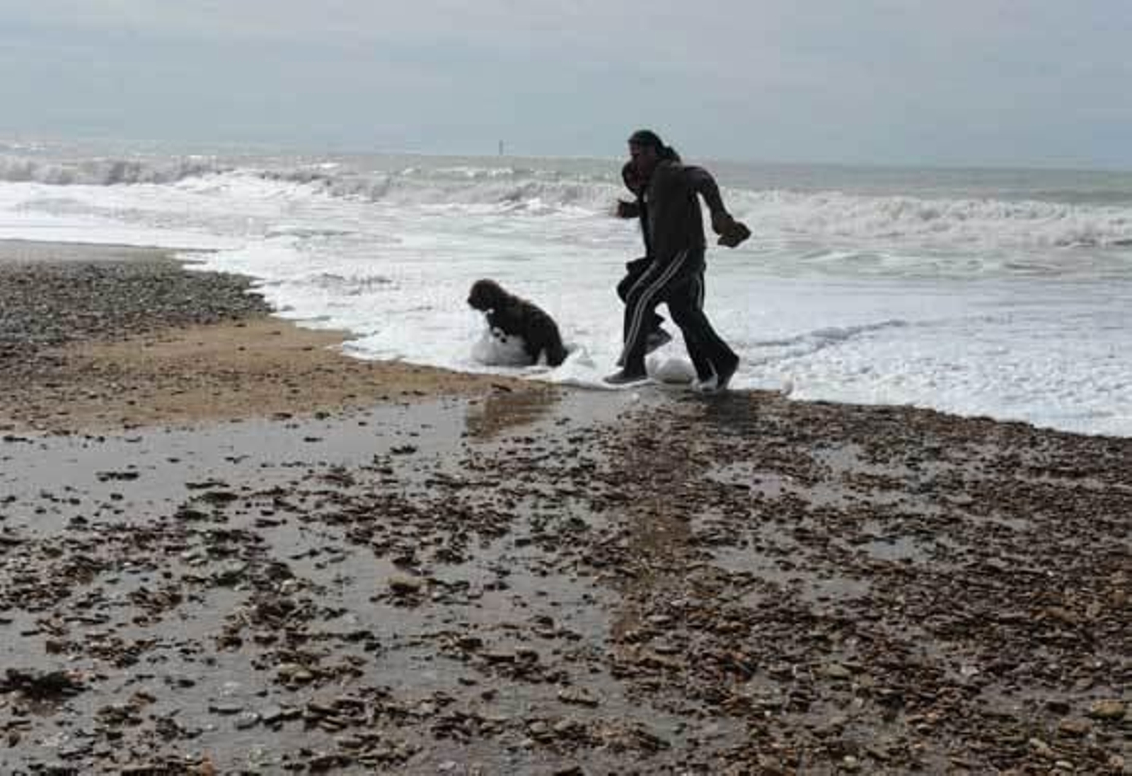 El litoral se deteriora día a día, a la espera de los 3,9 millones de euros de inversión del Ministerio de Medio Ambiente  Foto: Fito Carreto-Paco Periñán-Elias Pimentel