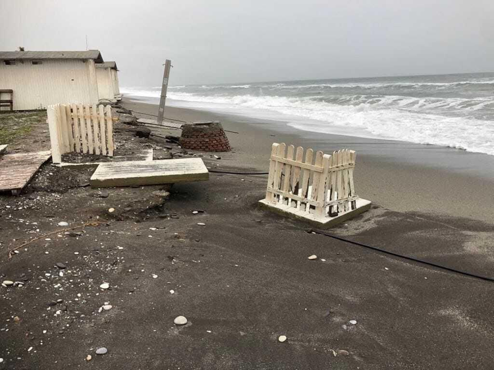 Los destrozos del temporal en las playas de la Axarquía, en fotos