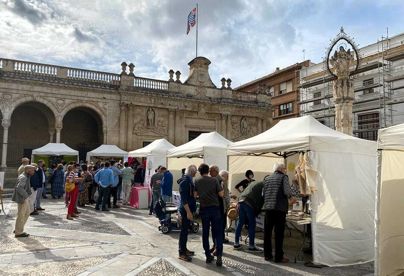 Puestos en la plaza de la Asunción. Puestos en la plaza de la Asunción.