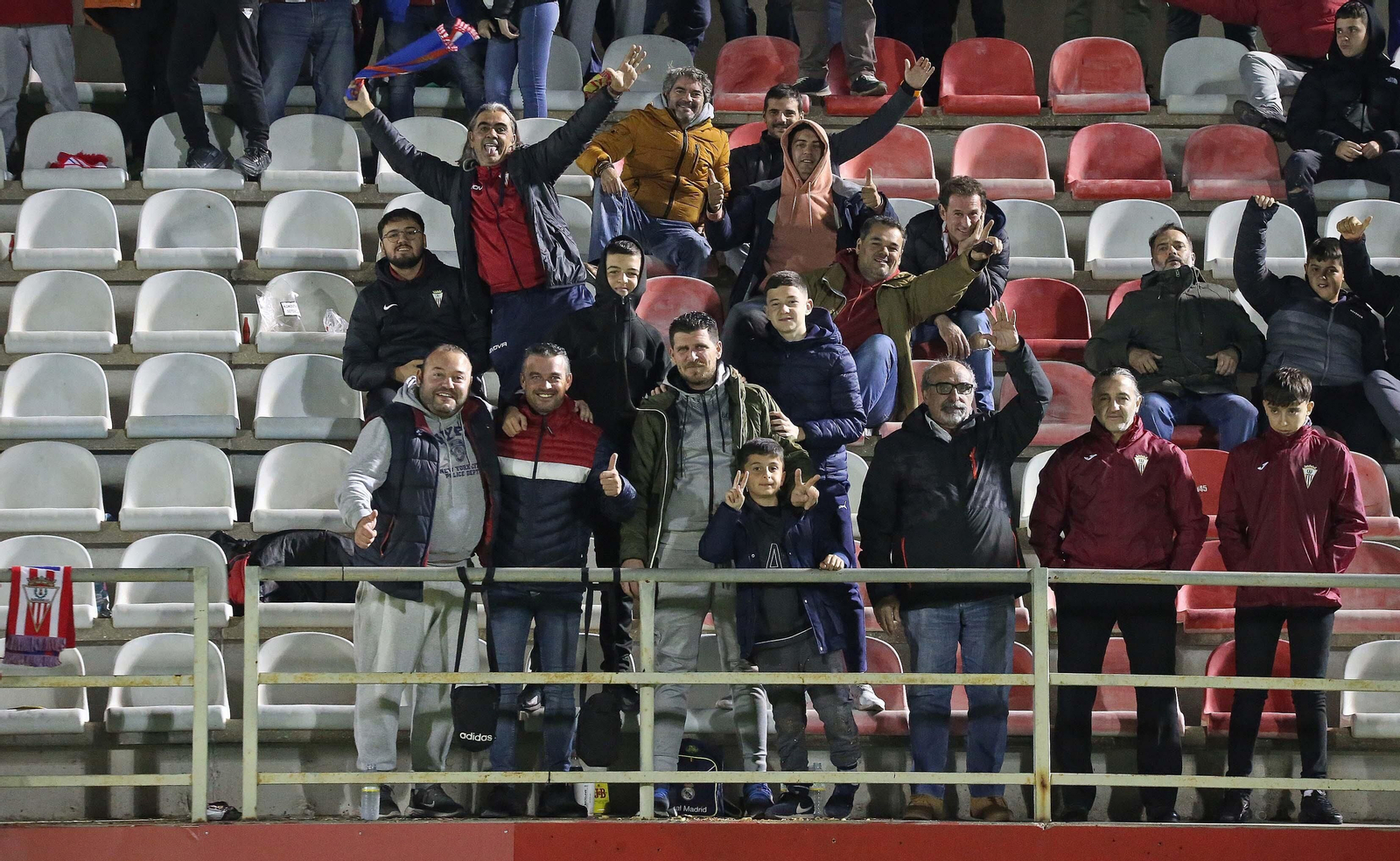 Búscate en el Nuevo Mirador durante el Algeciras - Atlético de Madrid B