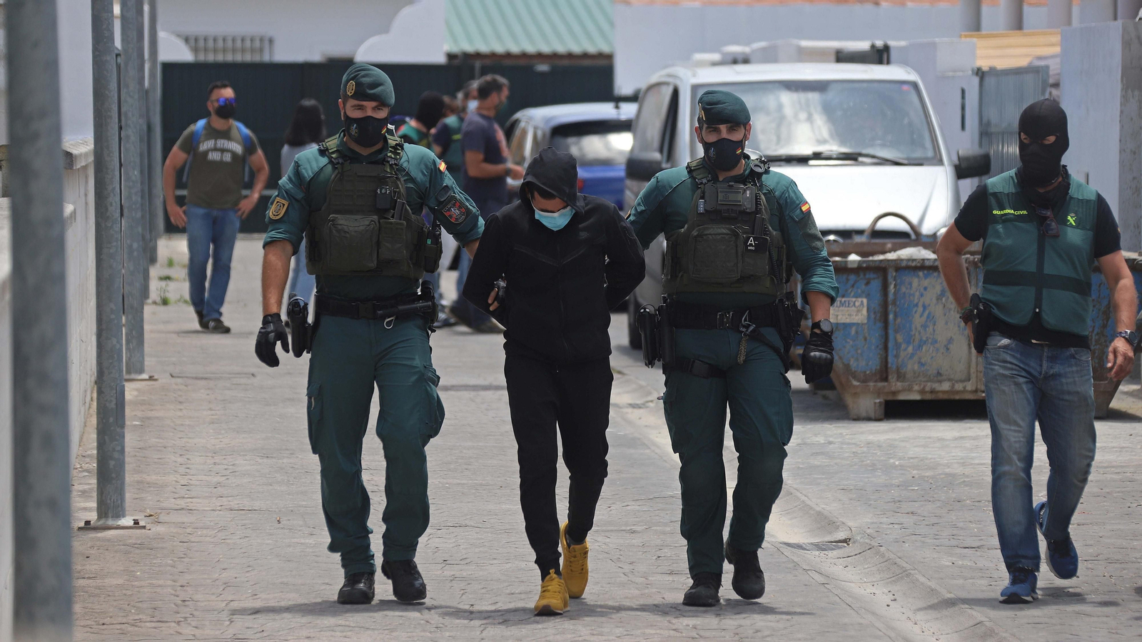 Fotos de los registros de la Guardia Civil en Algeciras Fotos de los registros de la Guardia Civil en Algeciras