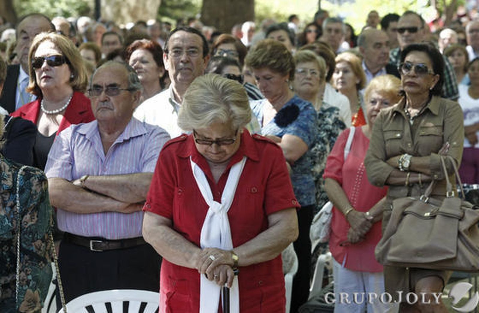 Más de 400 personas acuden a la misa en el parque María Cristina de Algeciras.

Foto: Erasmo Fenoy