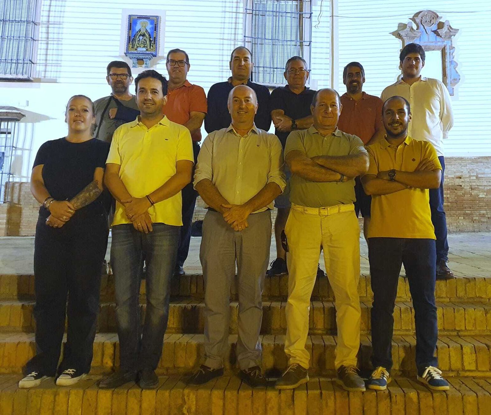 Abraham Cruz junto a su equipo.