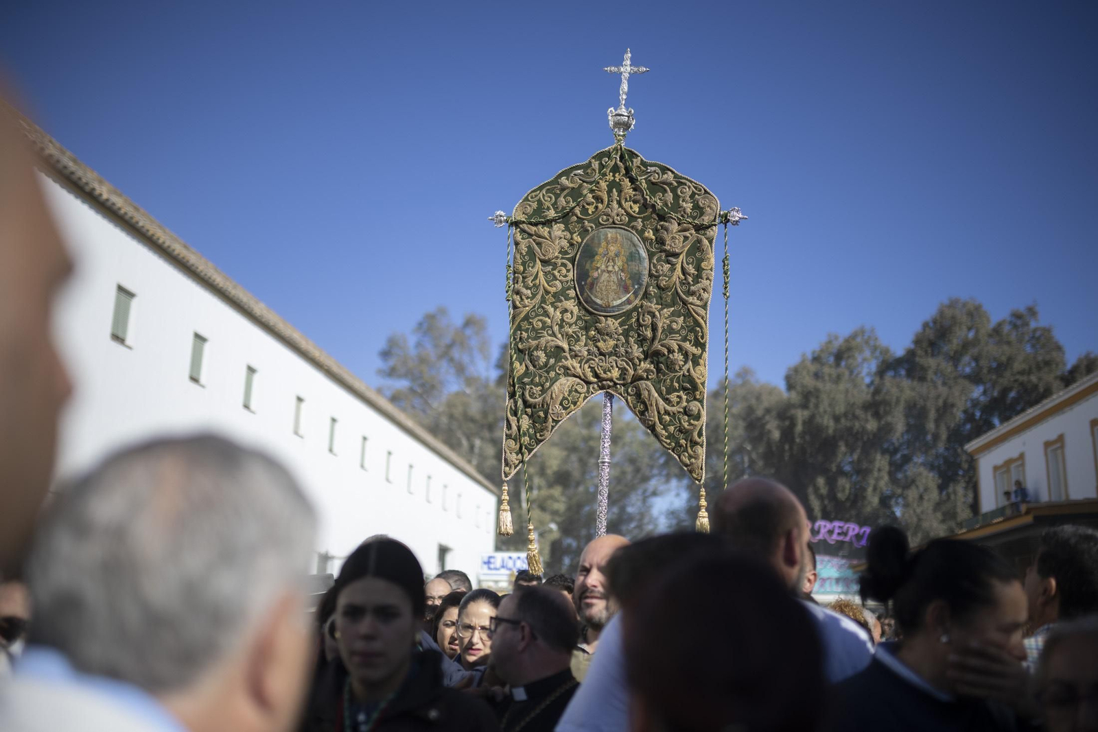 Las mejores imágenes de la procesión de la Virgen del Rocío en la aldea