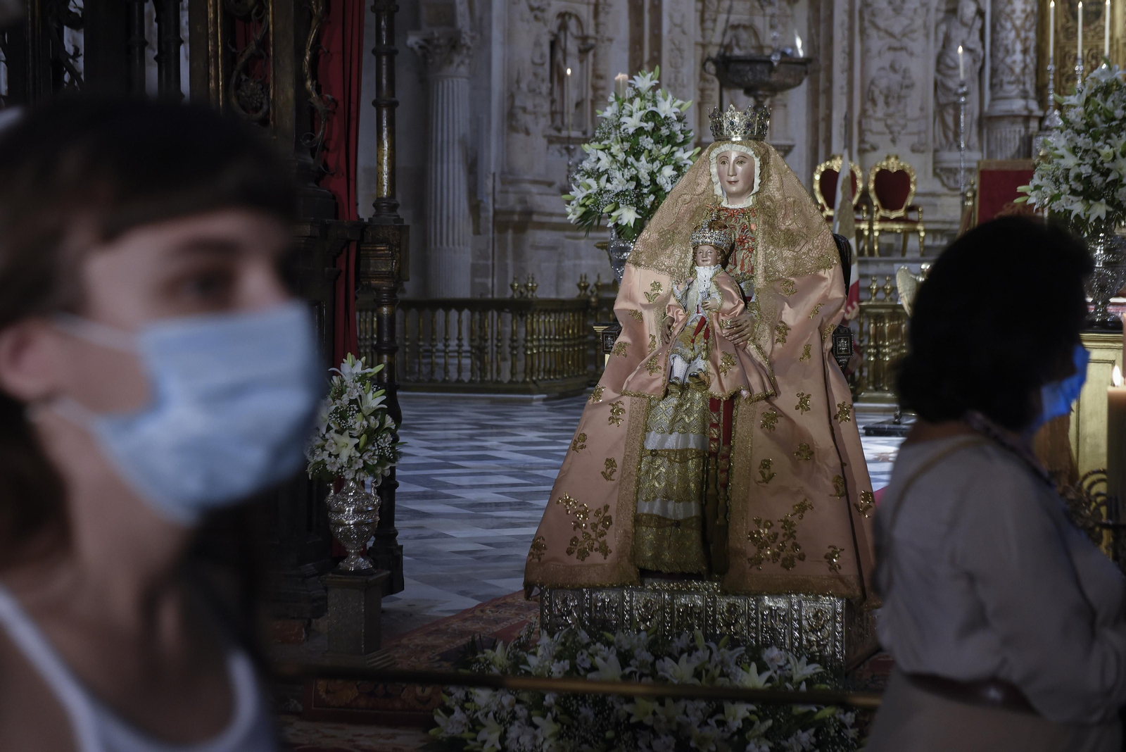 Besamanos de la Virgen de los Reyes