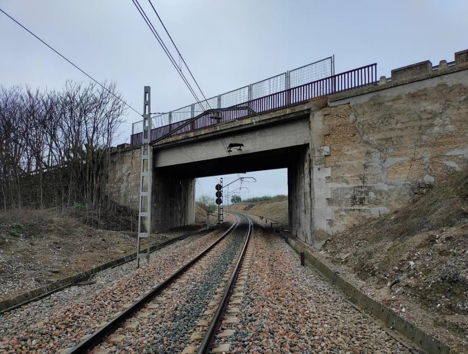 Uno de los pasos superiores en Montilla.