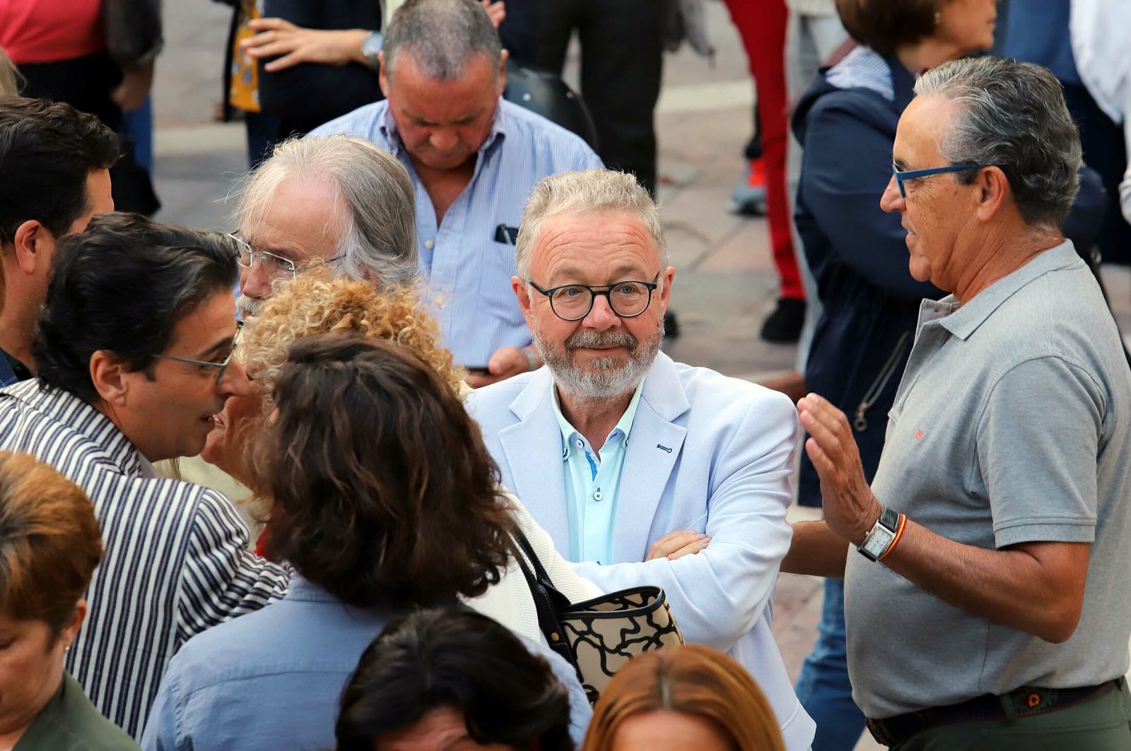 Imágenes de la concentración en defensa de la llegada del AVE a Huelva