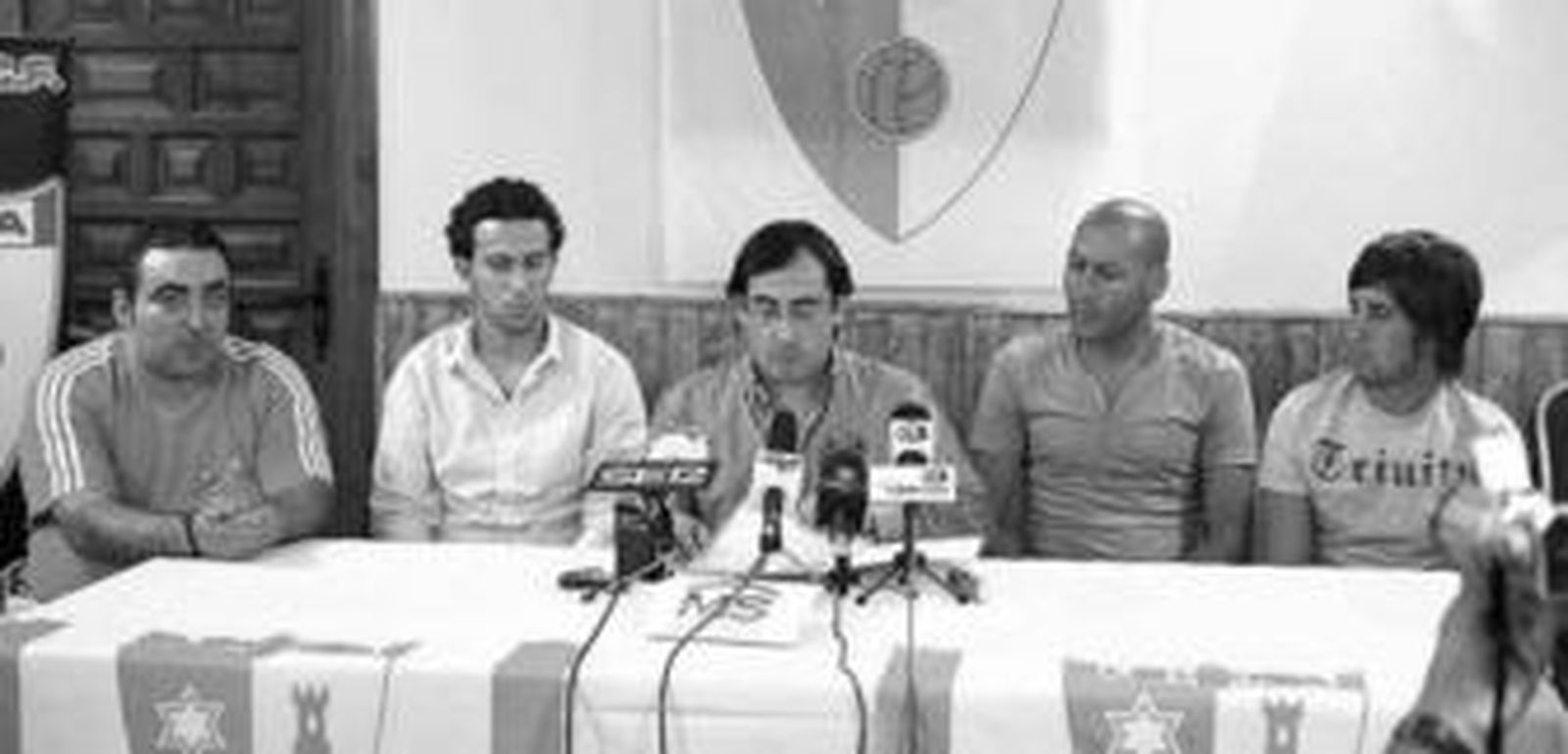 Paco Viso, Sergio Ortiz, Rafael Rojas, Ocaña y Quique, en la presentación ayer de los jugadores.