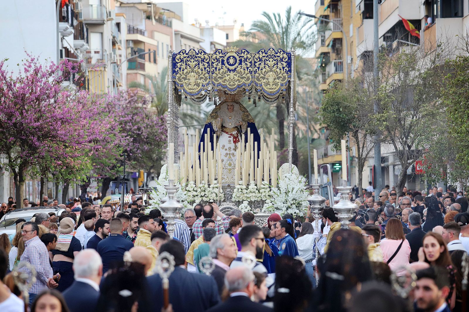 Imágenes de la procesión de la Virgen de los Dolores por Las Colonias