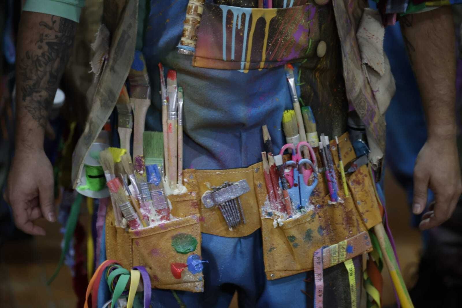 23:30 h. Comparsa 'Los carnavaleros' en camerinos.