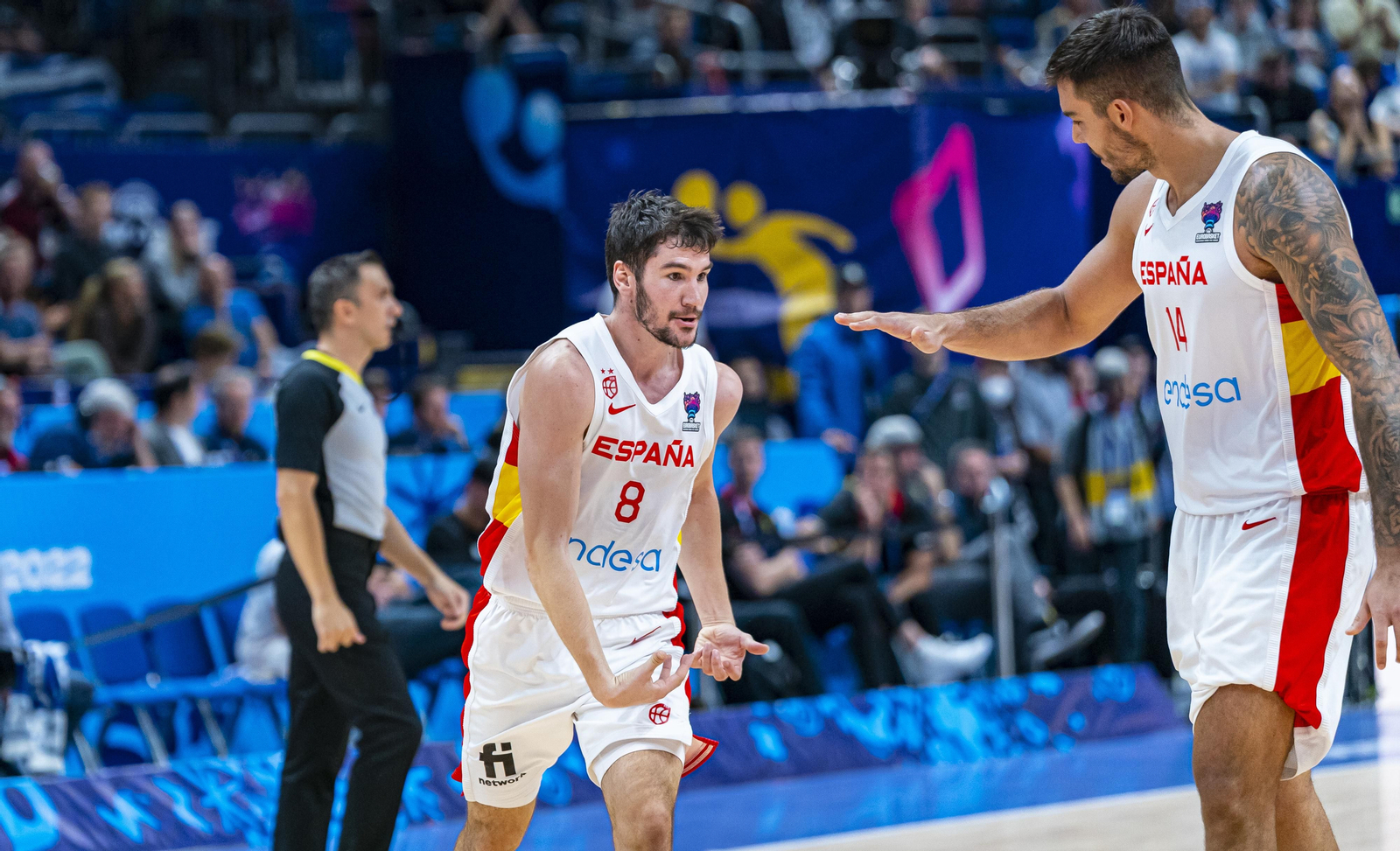 Darío Brizuela, con Willy Hernangómez.