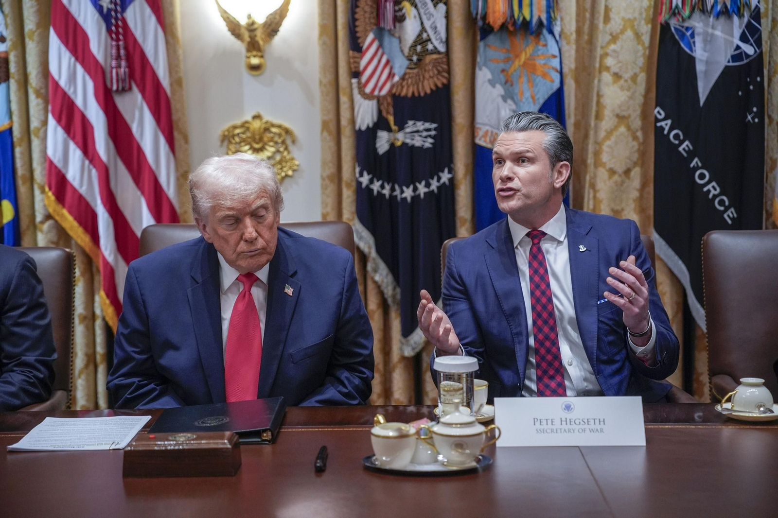 El presidente de Estados Unidos, Donald Trump, junto a su secretario de Guerra, Pete Hegseth. El presidente de Estados Unidos, Donald Trump, junto a su secretario de Guerra, Pete Hegseth.