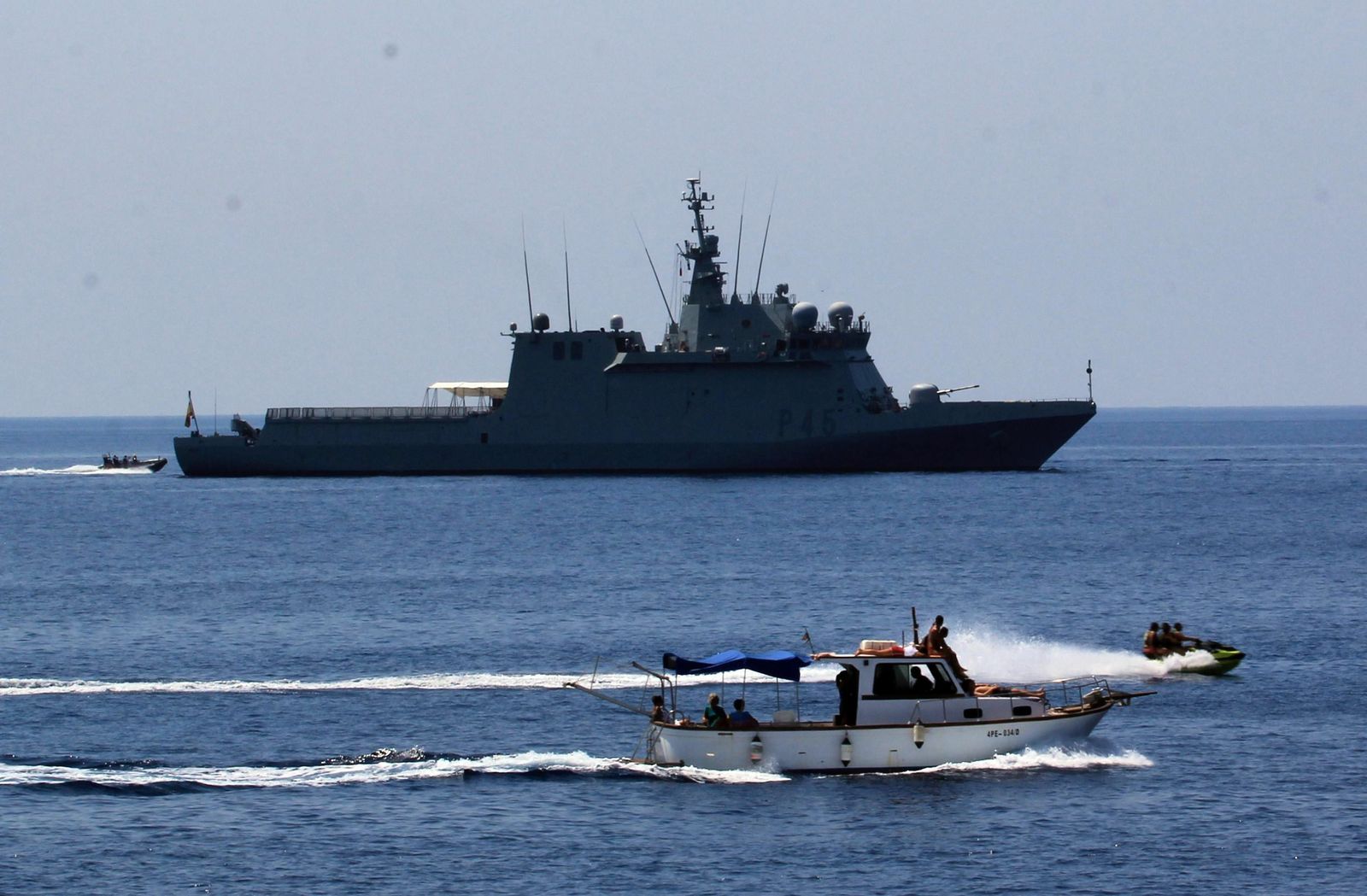El 'Audaz', fondeado en aguas de Lampedusa.