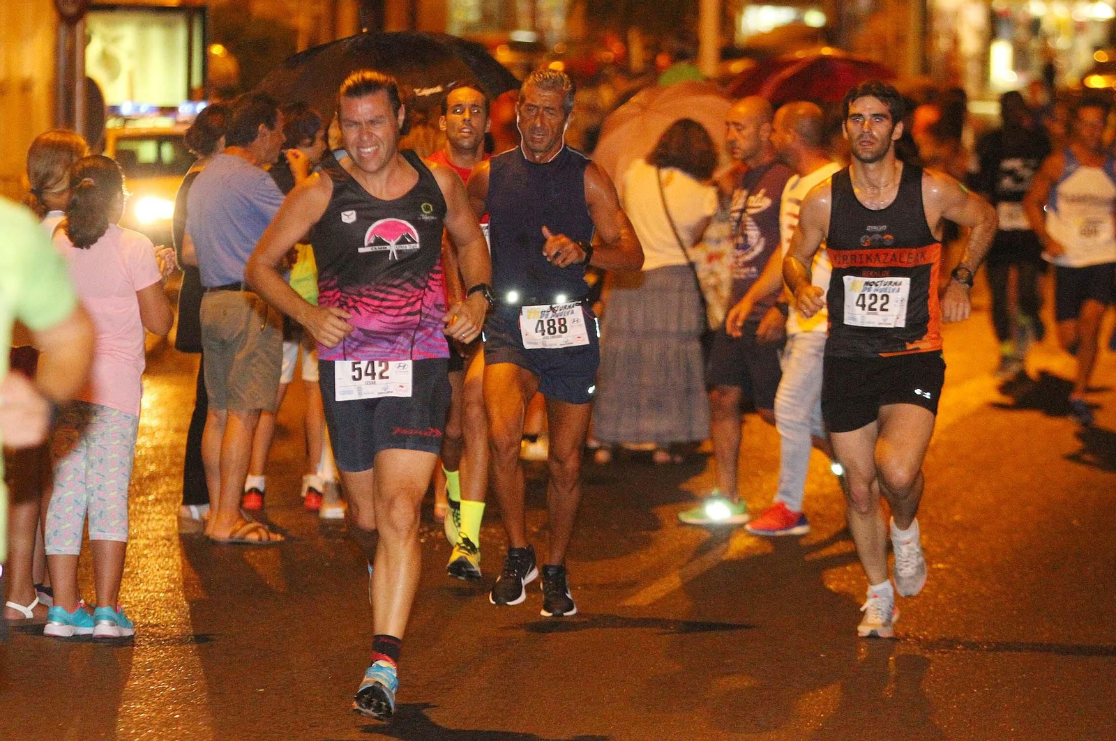 La VII Carrera Nocturna de Huelva en imágenes