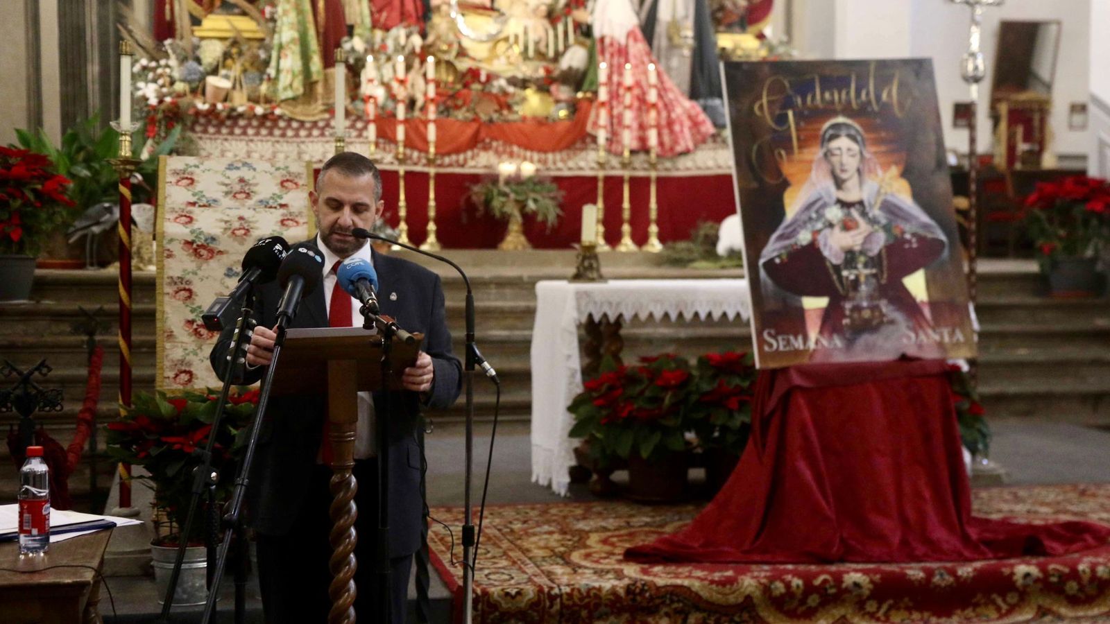 El periodista José Manuel Gómez fue el encargado de presentar el Cartel en la Iglesia de San Pedro, en la Carrera del Darro