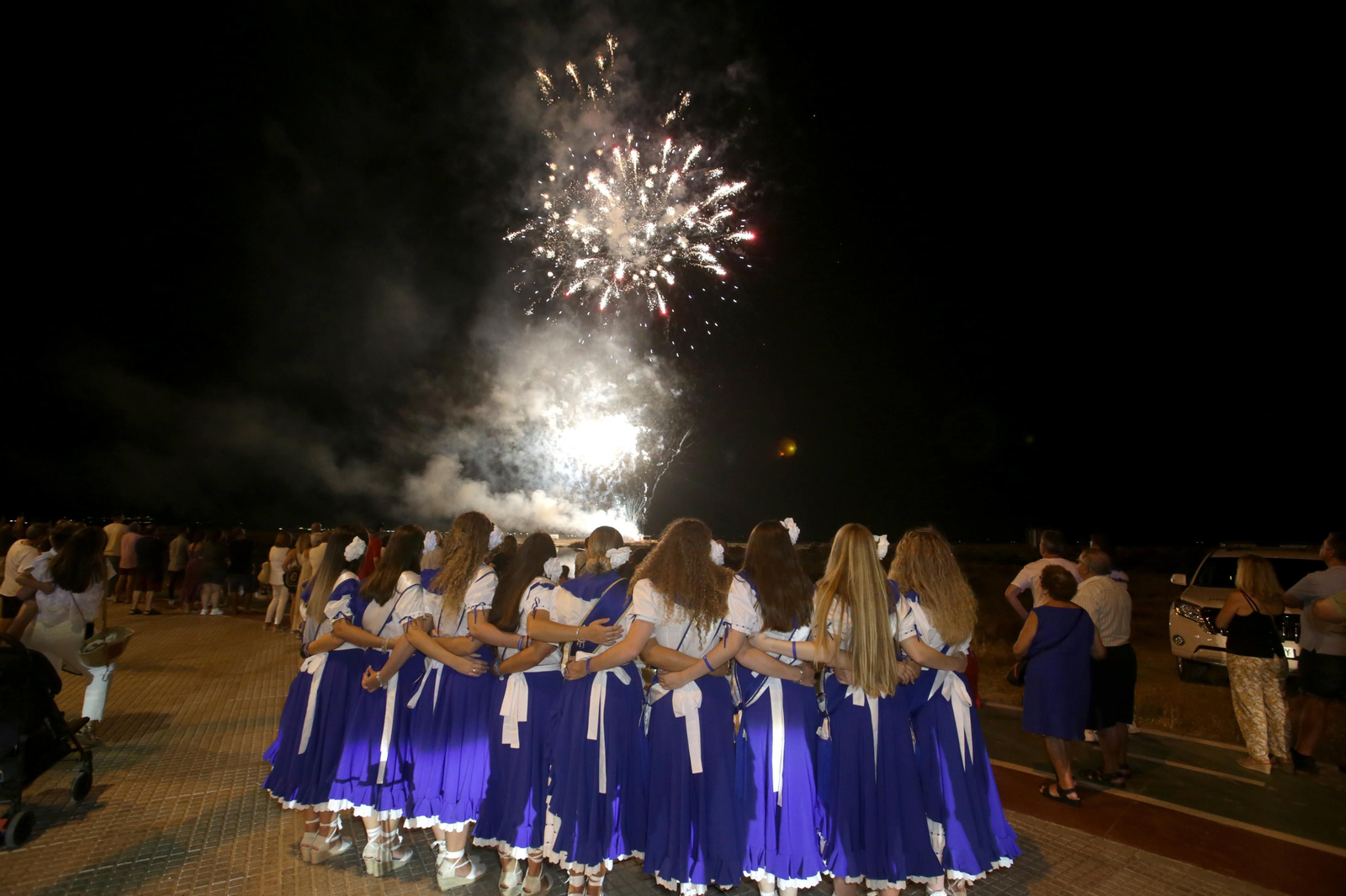 Fuegos artificiales para cerrar la Feria del Carmen y de la Sal en San Fernando
