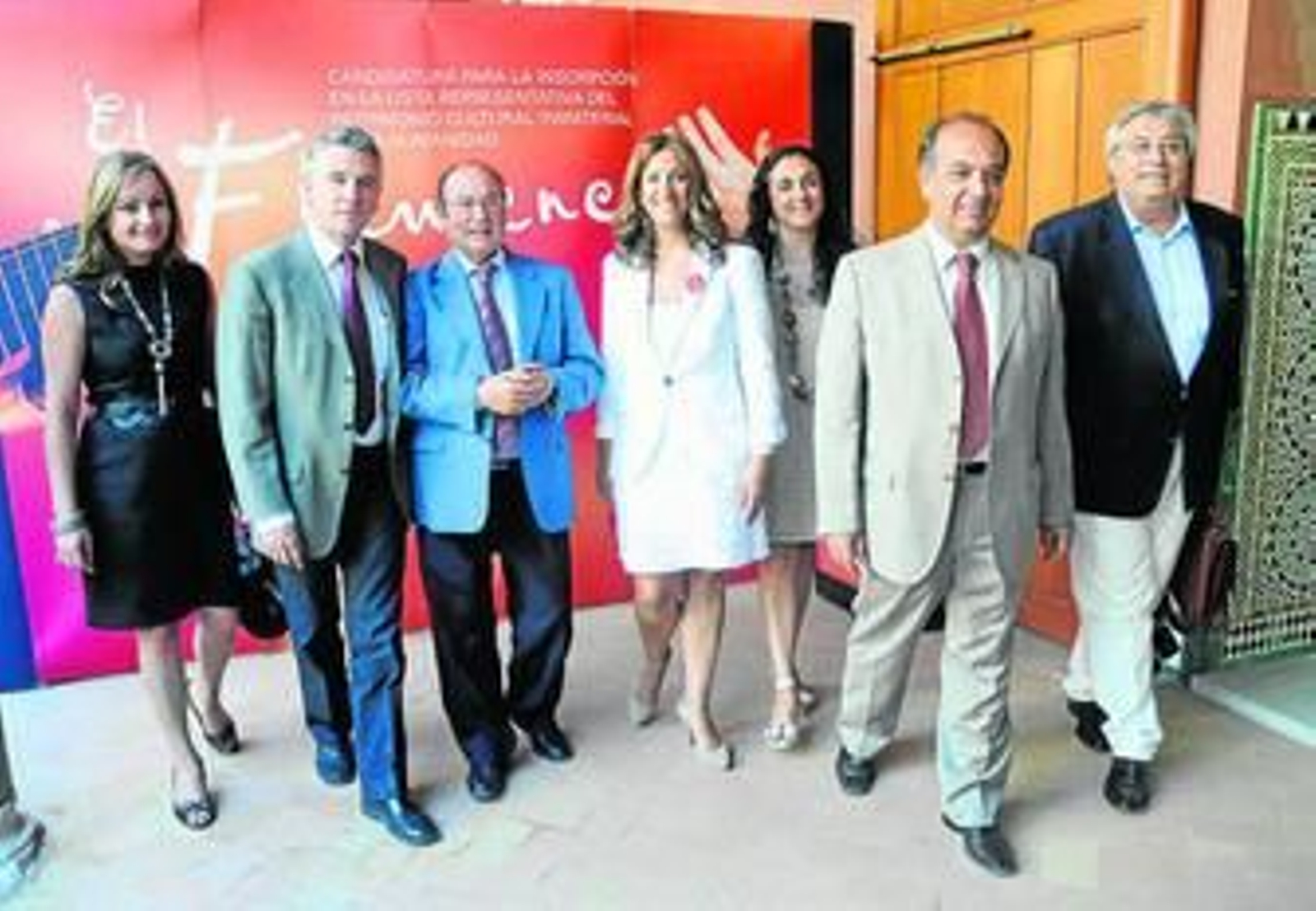 Paulino Plata junto con los miembros del Consejo Asesor de la Agencia del Flamenco.
