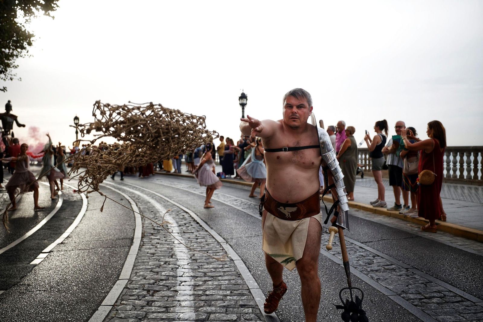 Las imágenes de Gades Romana 2025: la comitiva y el espectáculo inaugural en Cádiz
