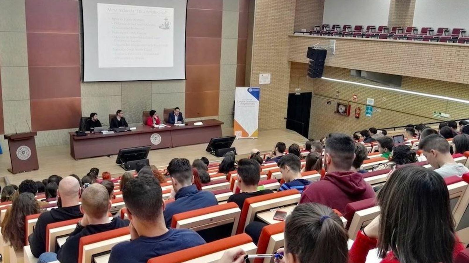 El decanato de la facultad organizó el evento.