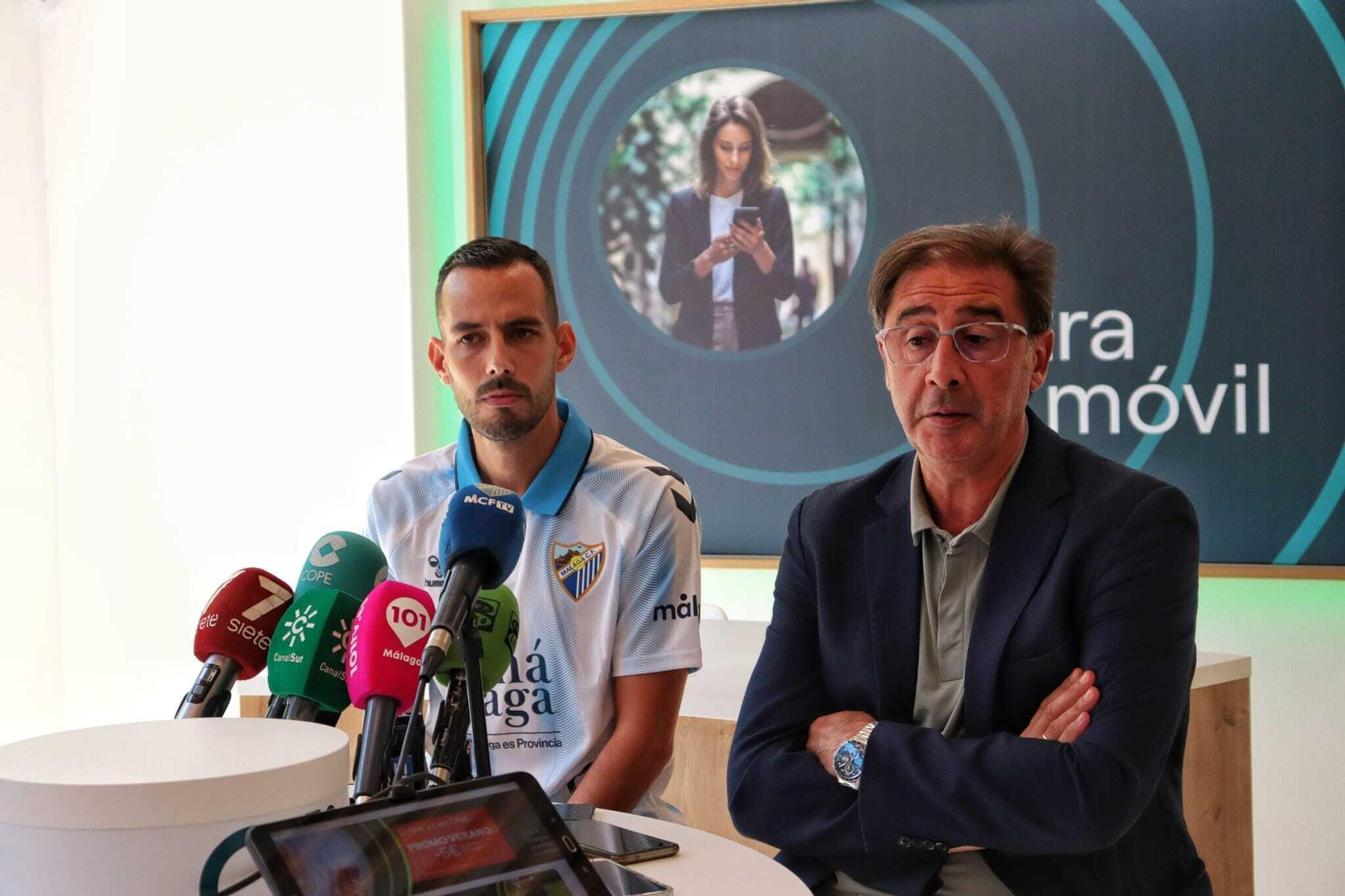 La presentación de Manu Molina como nuevo jugador del Málaga CF La presentación de Manu Molina como nuevo jugador del Málaga CF