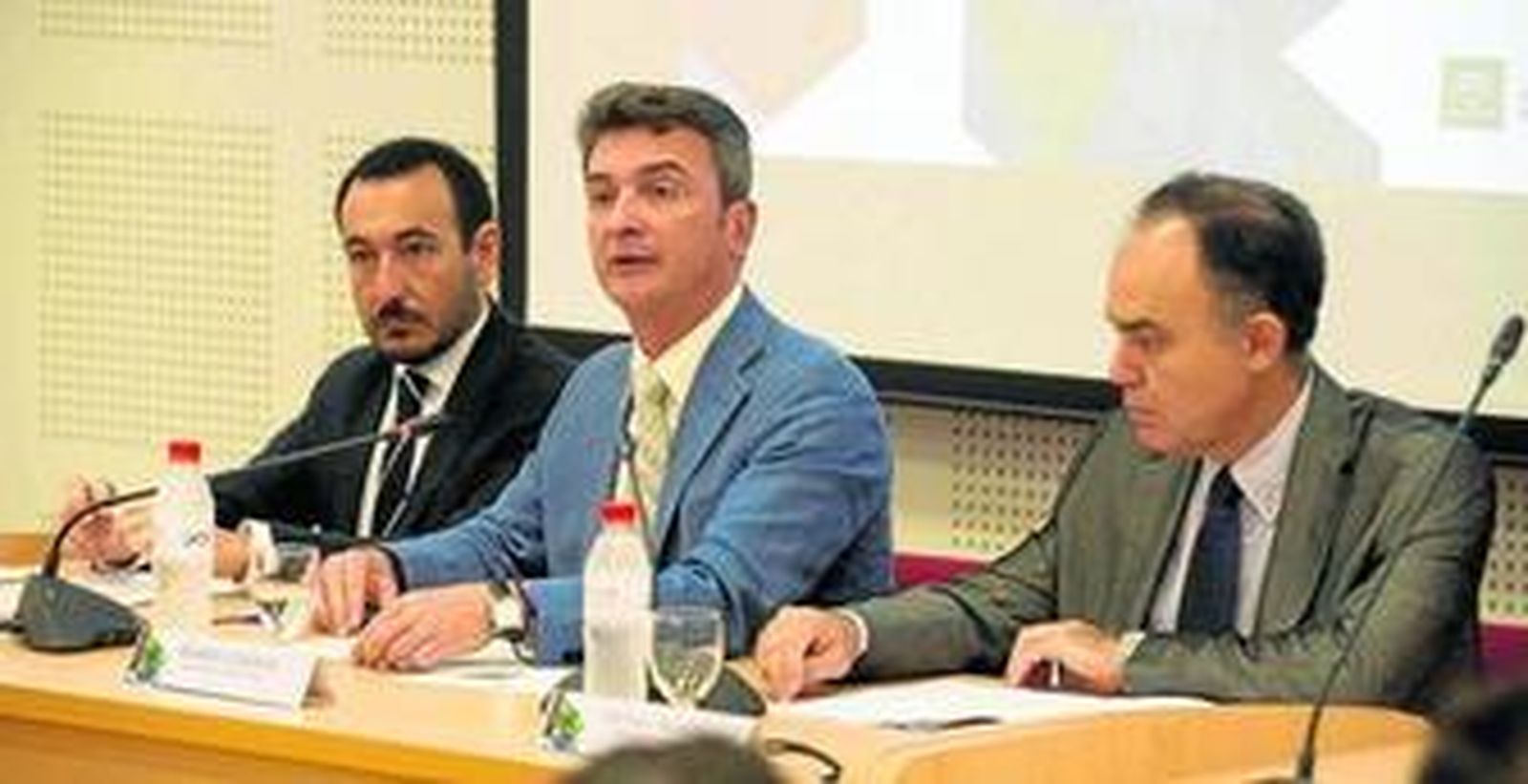 Fernando López Gil, Eduardo González Mazo y Antonio Valverde, ayer durante la inauguración de las jornadas.