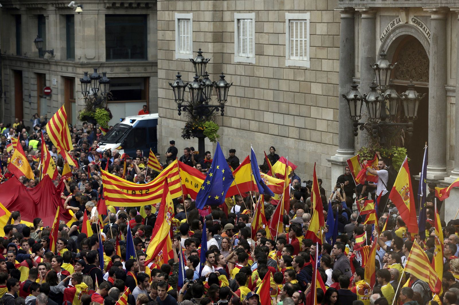 La marcha por la "unidad de España" en Barcelona, en imágenes