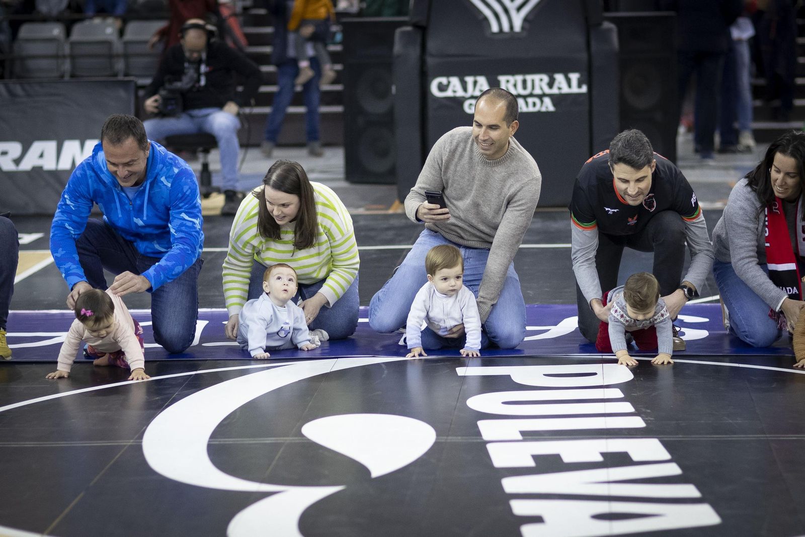 Encuéntrate en el Palacio de Deportes en el partido del Covirán Granada