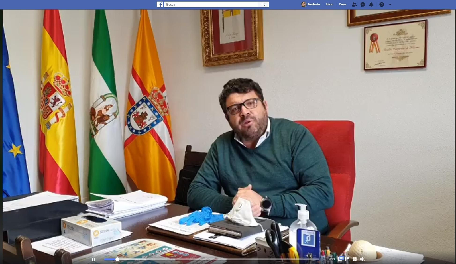 Alcalde de Fiñana en uno de sus vídeos en Facebook.